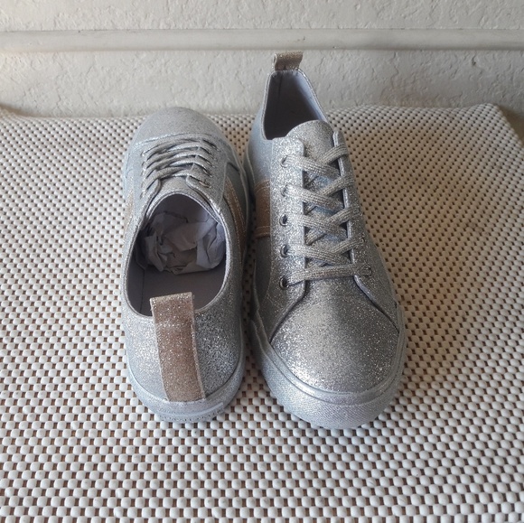 Kendall + Kylie - Picture 2 of 3